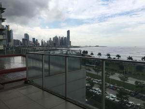 Hermoso apartamento totalmente amoblado en avenida balboa