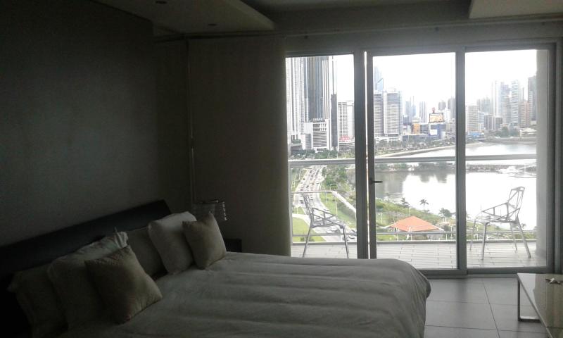 Apartamento centrico en avenida balboa  lch