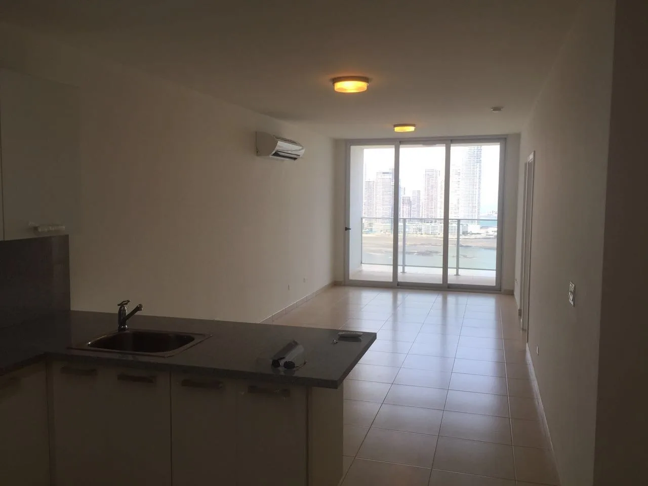Vendemos bello apartamento en ave balboa a solo $289000.00 — 3