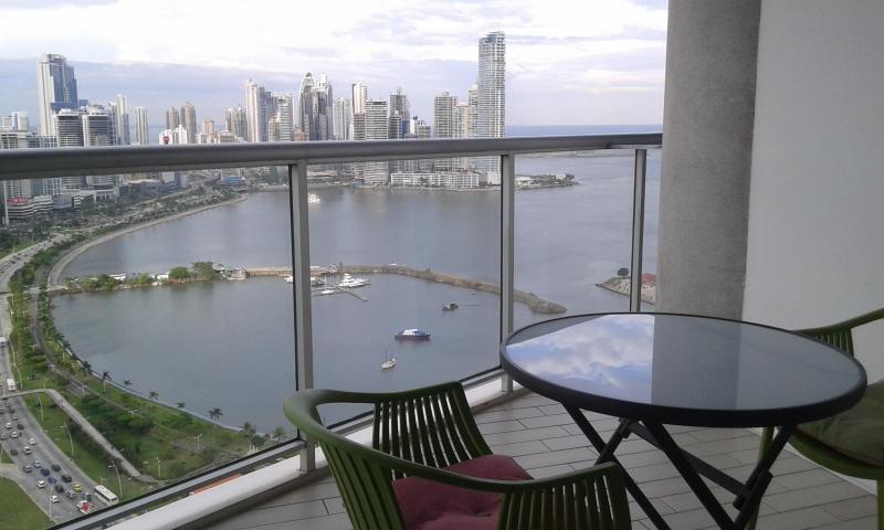 Apartamento centrico en avenida balboa  lch