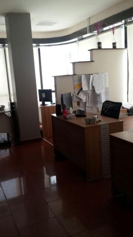 Oficina con excelente ubicacion en av. balboa  lch