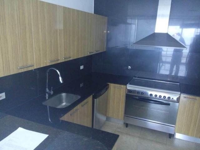 For sale spacious apartment in avenida balboa lch