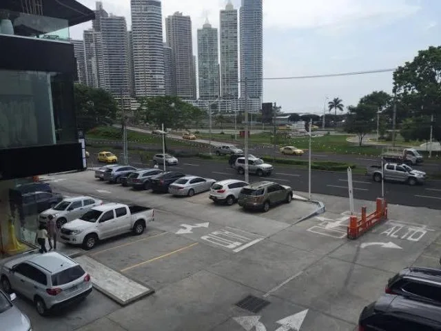 Alquilo local en av balboa #16-2240, ofic — 5