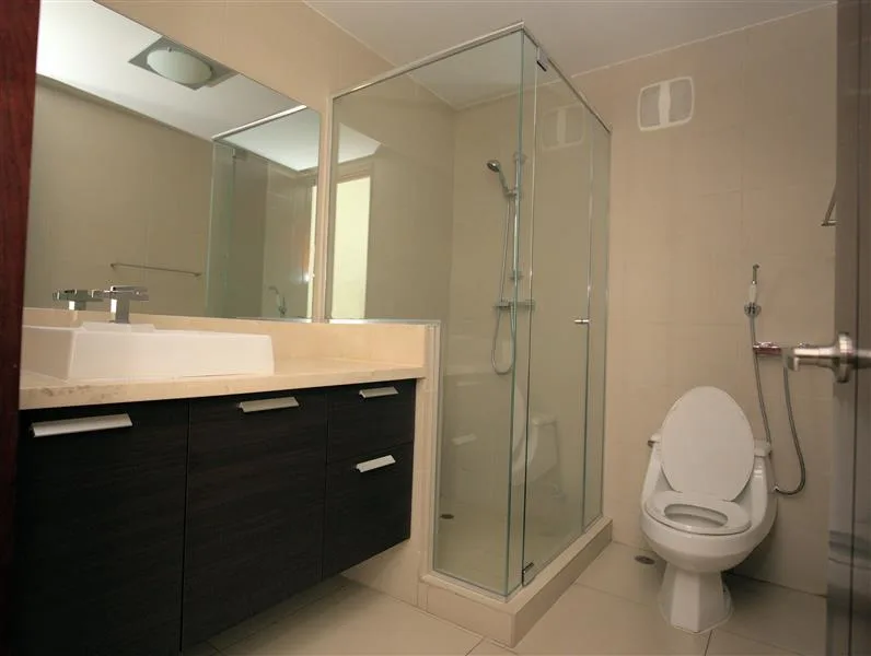 Hermoso ph en oceanaire, punta pacifica (id 10309) — 2