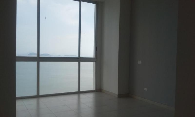 Apartamento con vista al mar en avenida balboa  lch
