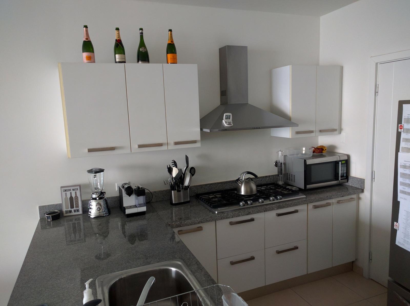 Se alquila amplio apartamento en la avenida balboa amueblado 