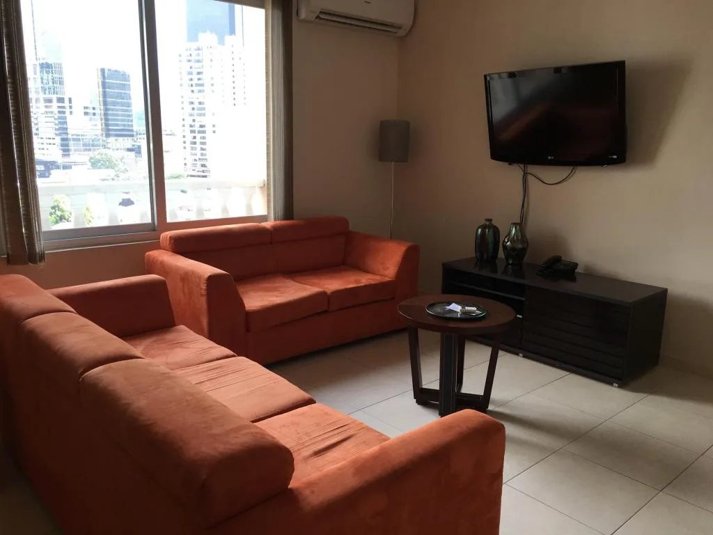 Se alquila apartamento 100m2 avenida balboa telf .rtq — 5