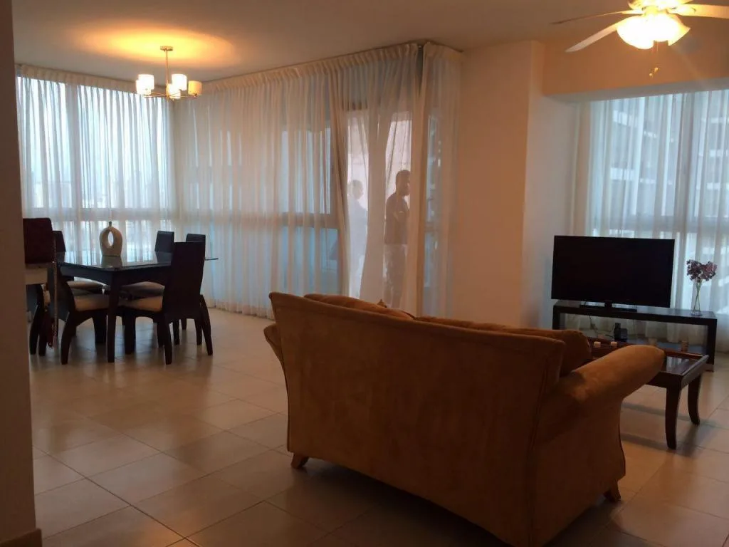 Se alquila apartamento 103m2 avenida balboa telf .rtq — 5