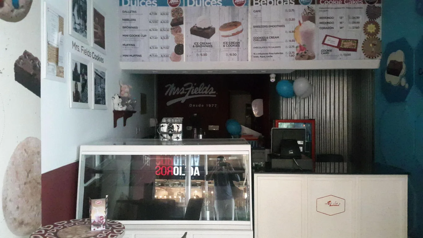 Se alquila local comercial 43m2 avenida balboa telf .rtq — 5