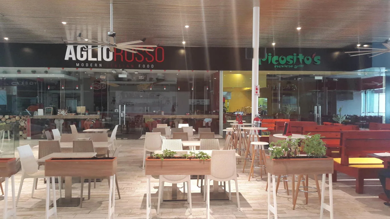 Se alquila local comercial 152m2 avenida balboa telf .rtq — 3