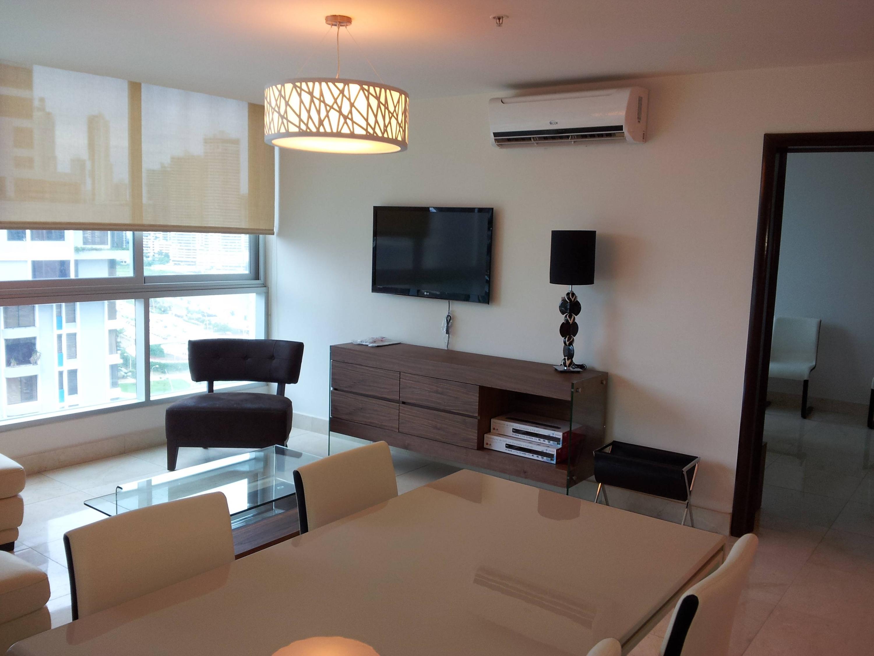 Se alquila amplio apartamento avenida balboa 2 recamas amueblado 