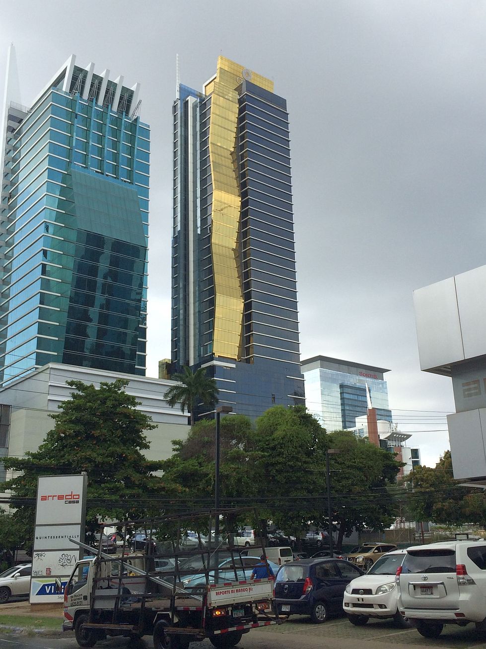 I sell office obarrio twist tower 65mts