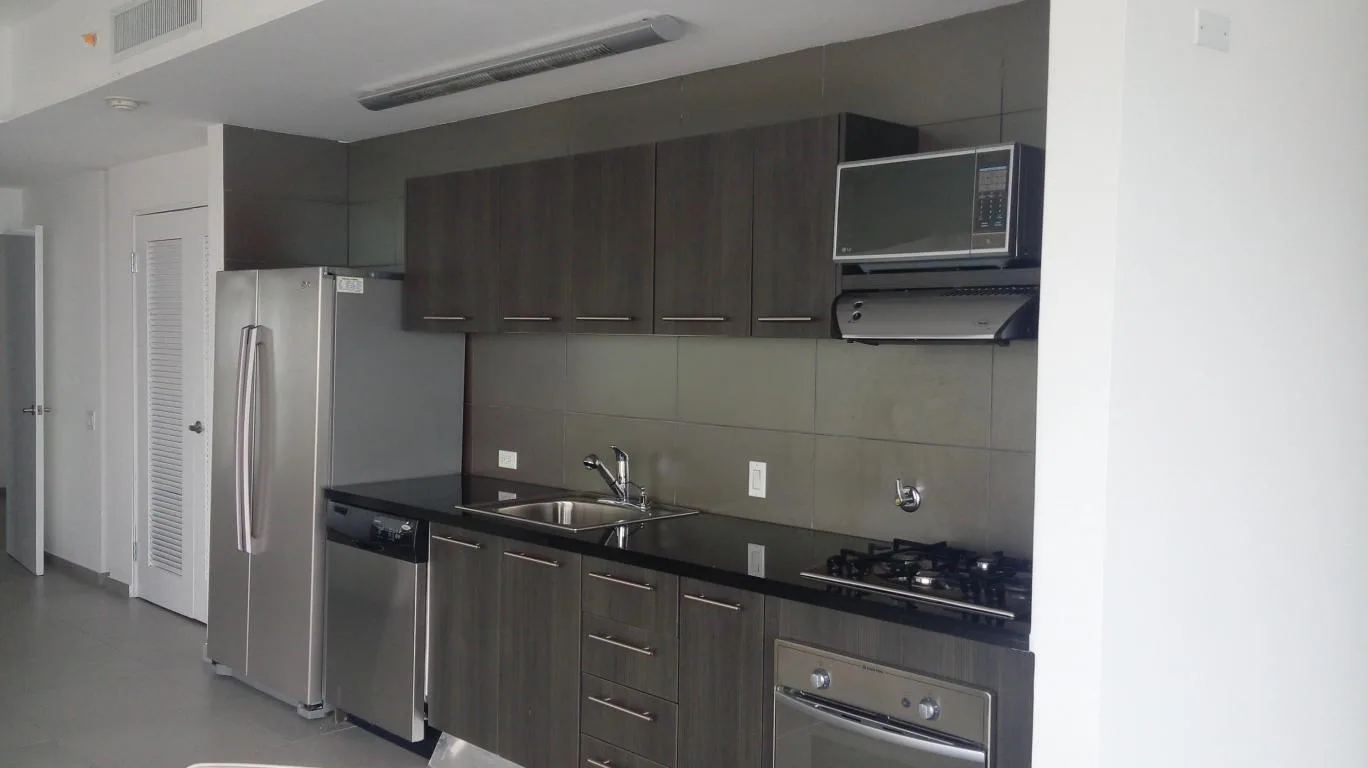 Se alquila apartamento 216m2 avenida balboa telf .rtq — 4