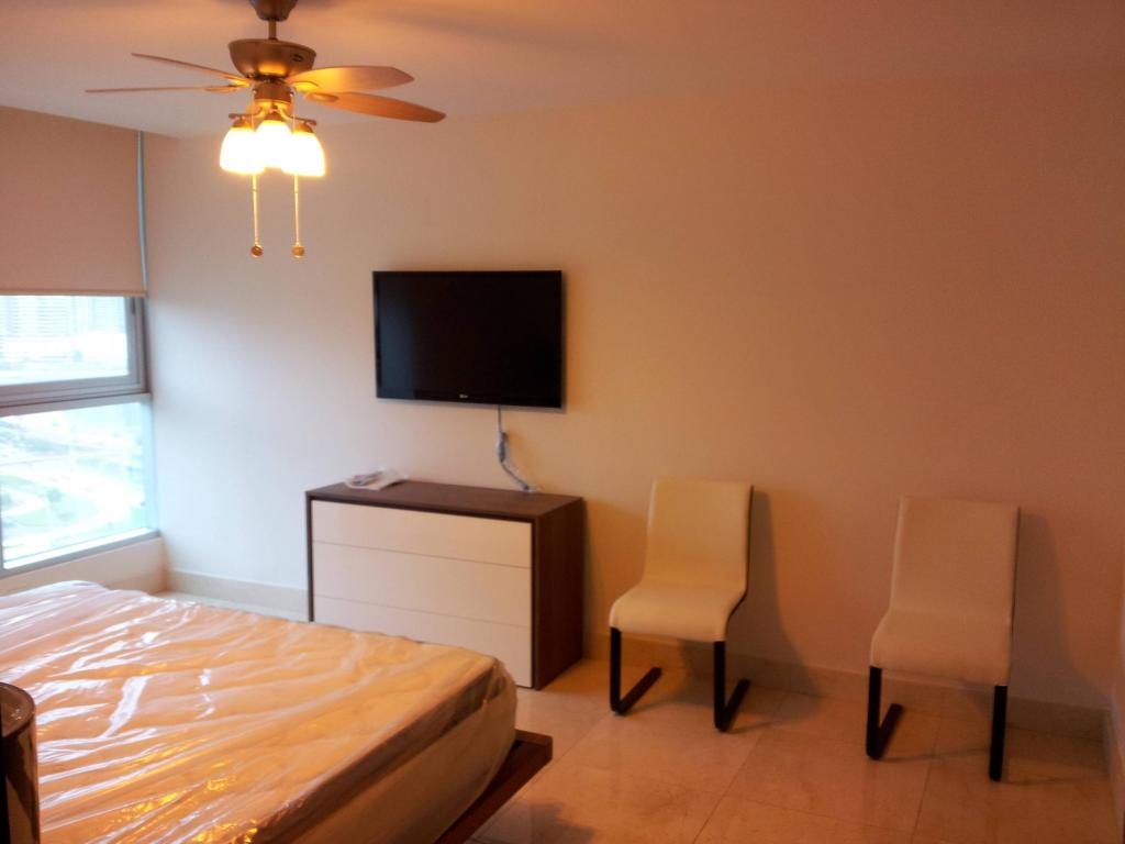 Se alquila apartamento 108m2 avenida balboa telf .rtq