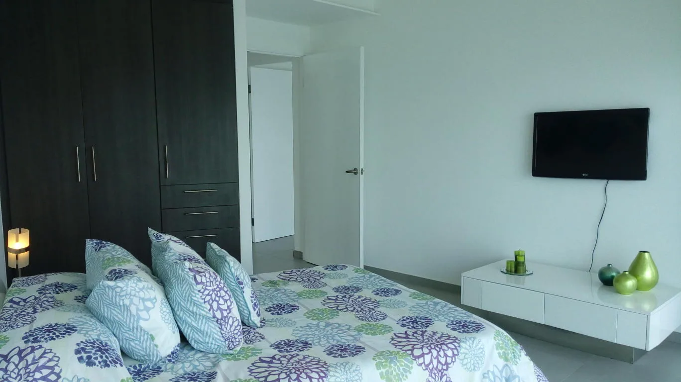 Se alquila apartamento 218m2 avenida balboa telf .rtq — 4