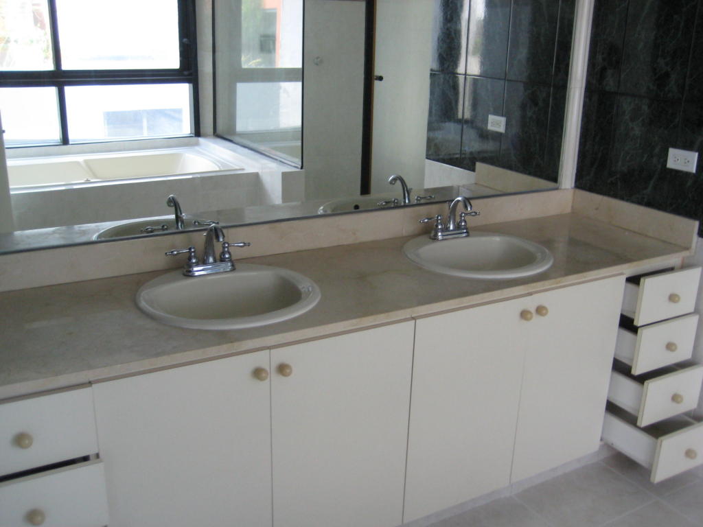 Se alquila apartamento 350m2 avenida balboa telf .rtq