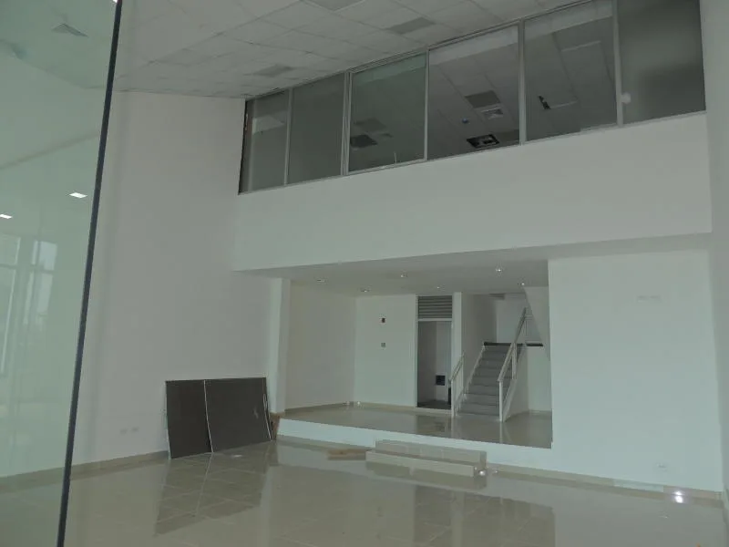 Local comercial en alquiler en panama av balboa, tlf  rtq — 2