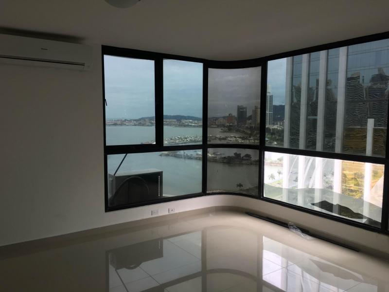 Apartment for rent in panama av.balboa, tlf  rtq