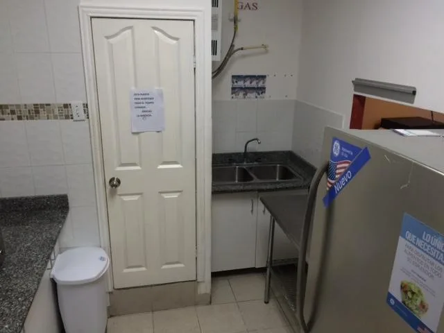 Se alquila local comercial en panama avenida balboa tlf .rtq — 4