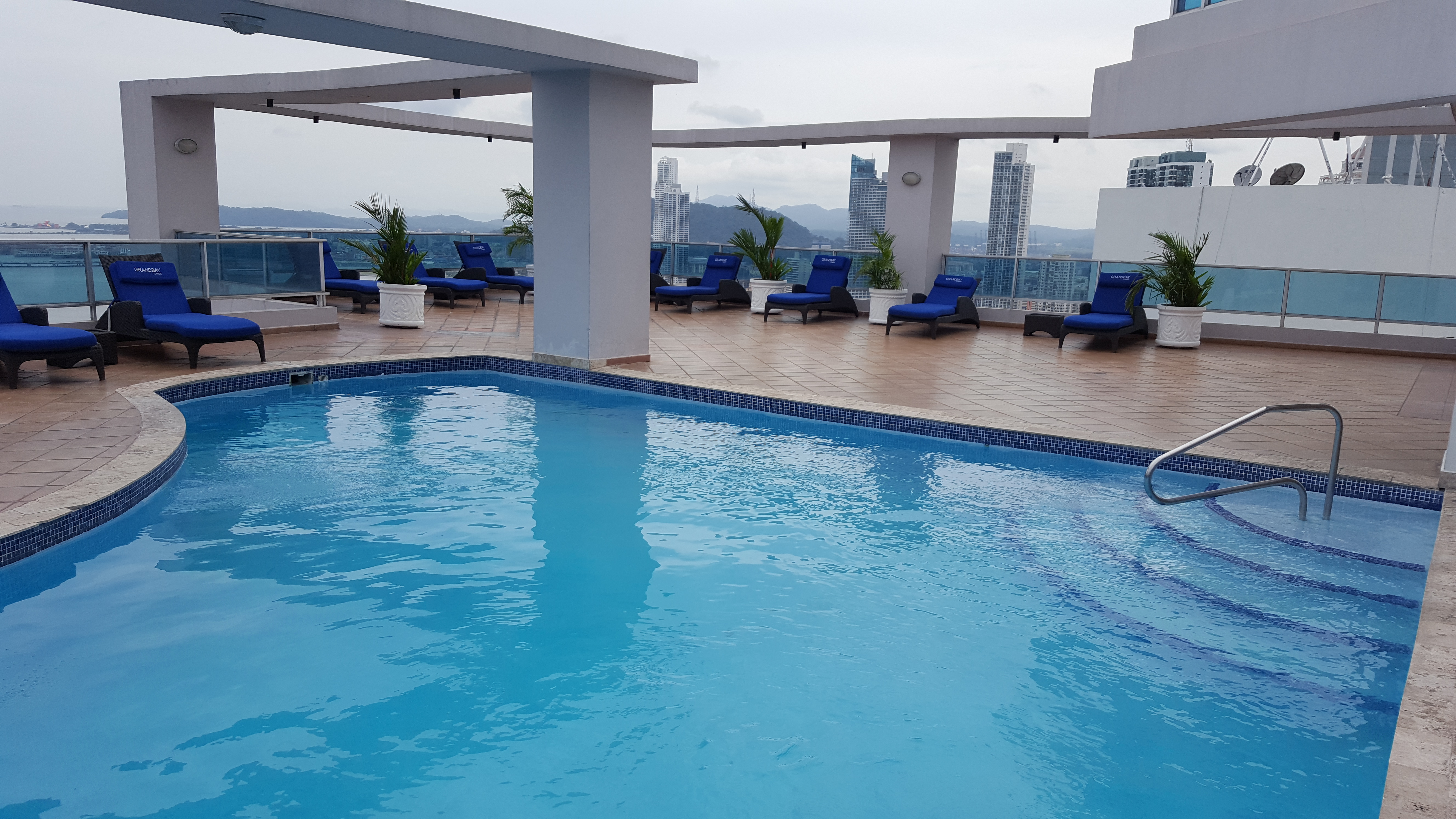 Alquilo grandbay amoblado