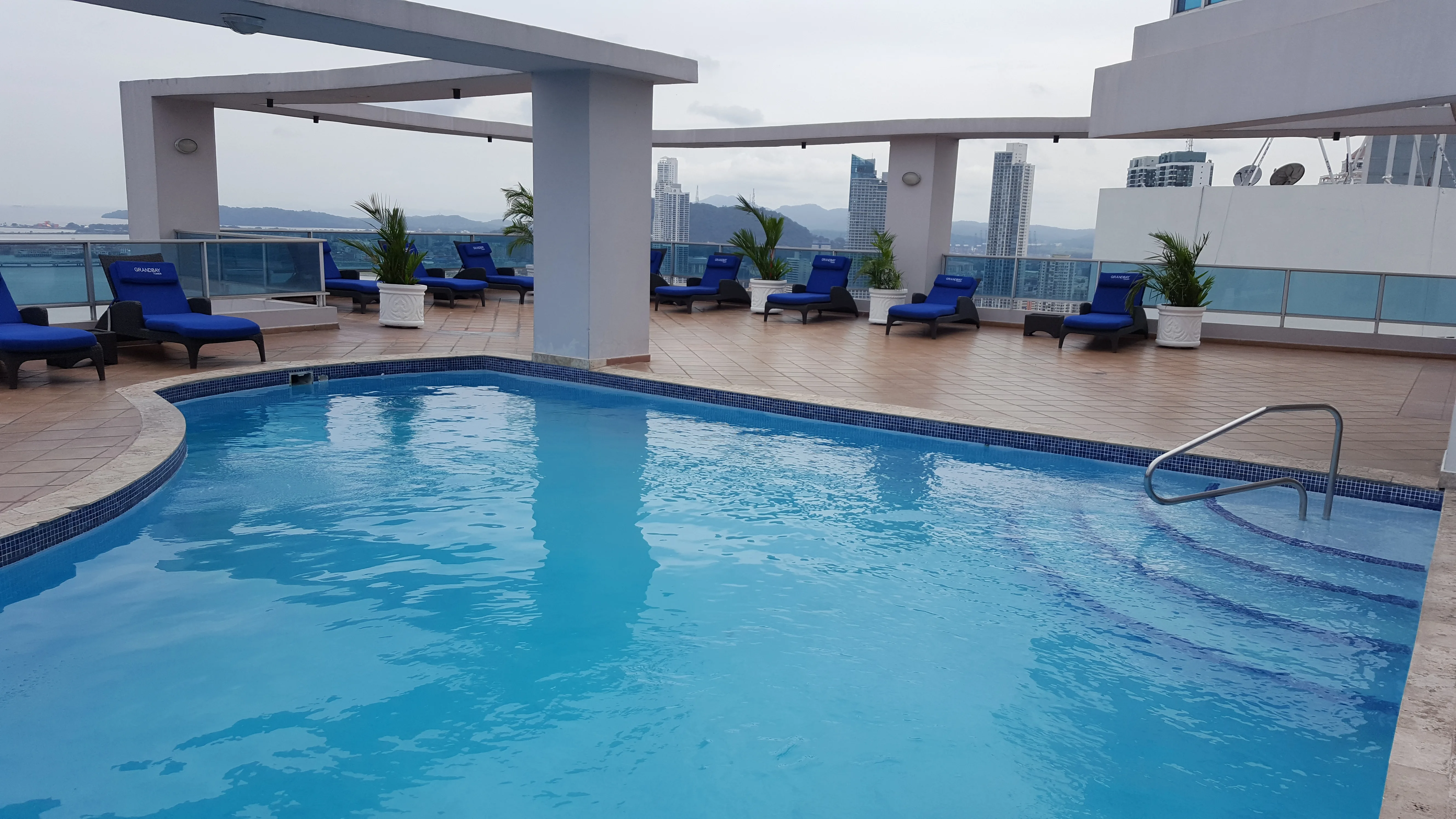 Alquilo grandbay amoblado — 5