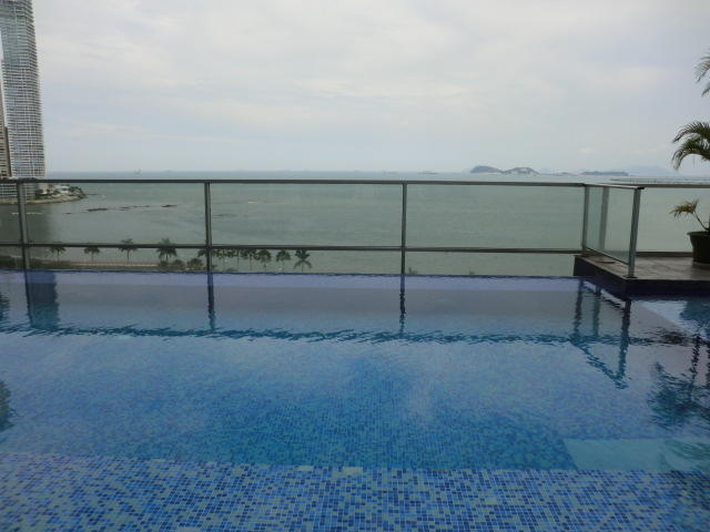 Espectacular apto en venta con vista al mar en avenida balboa 