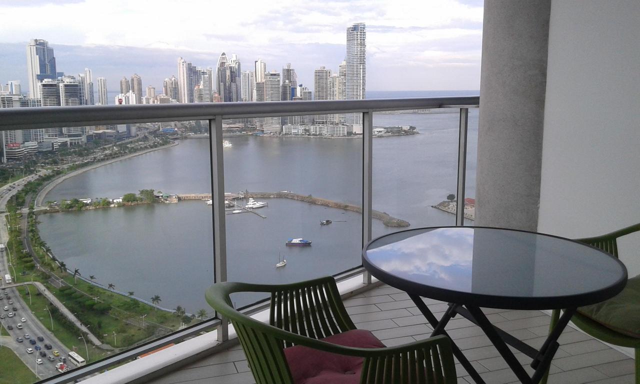 Se alquila apartamento 151m2 en panamÃ¡, av. balboa tlf .rtq