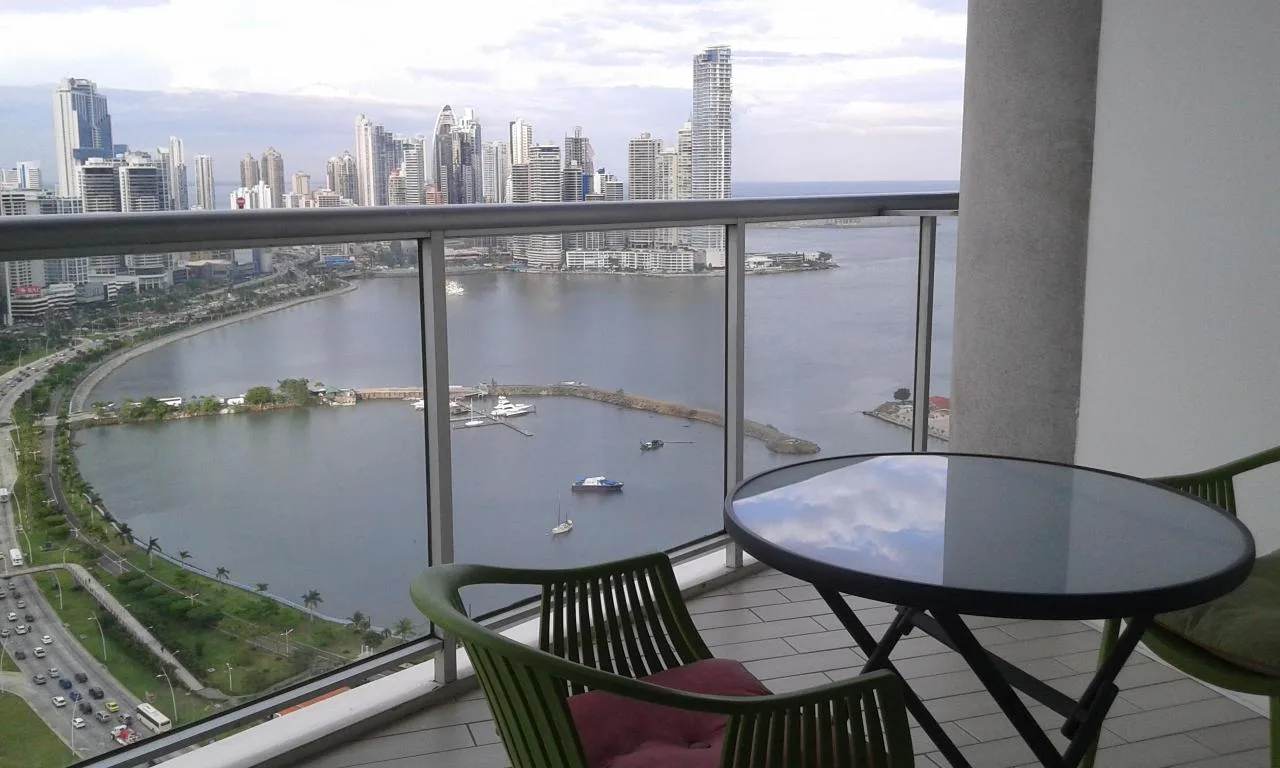 Se alquila apartamento 151m2 en panamÃ¡, av. balboa tlf .rtq — 3