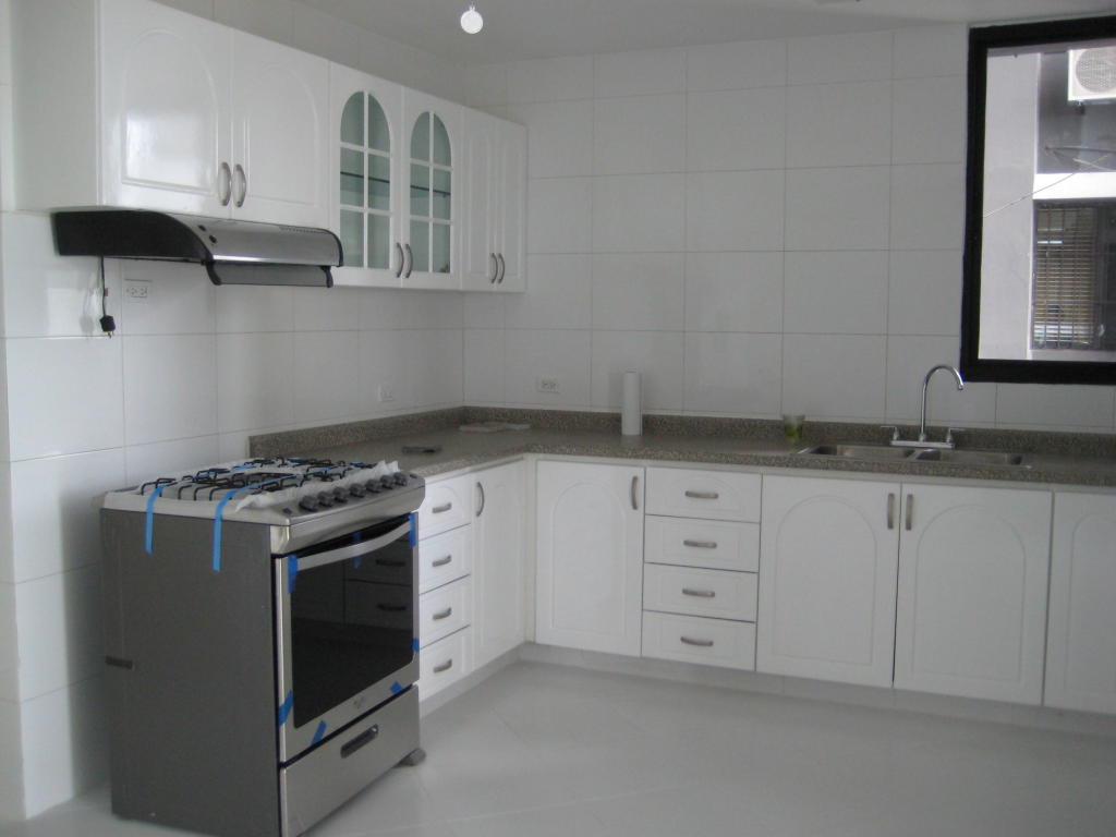 Se alquila apartamento 350m2 en panamÃ¡, av balboa tlf .rtq