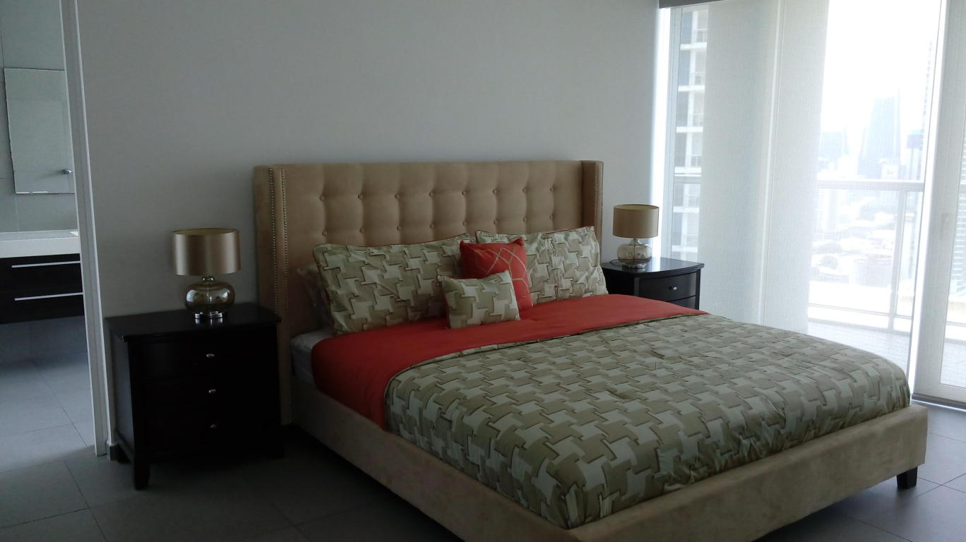 Se alquila apartamento 218m2 en panamÃ¡, av balboa tlf .rtq