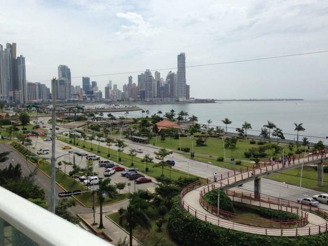 Alquiler hermoso apartamento con vista al mar