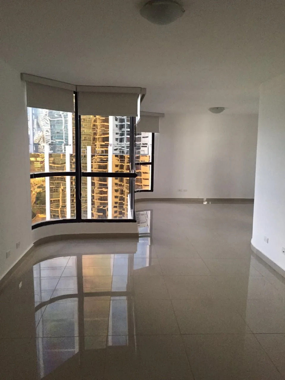 Avenida balboa remodelado con linea blanca y vista al mar. alquilo $1700.00usd — 4