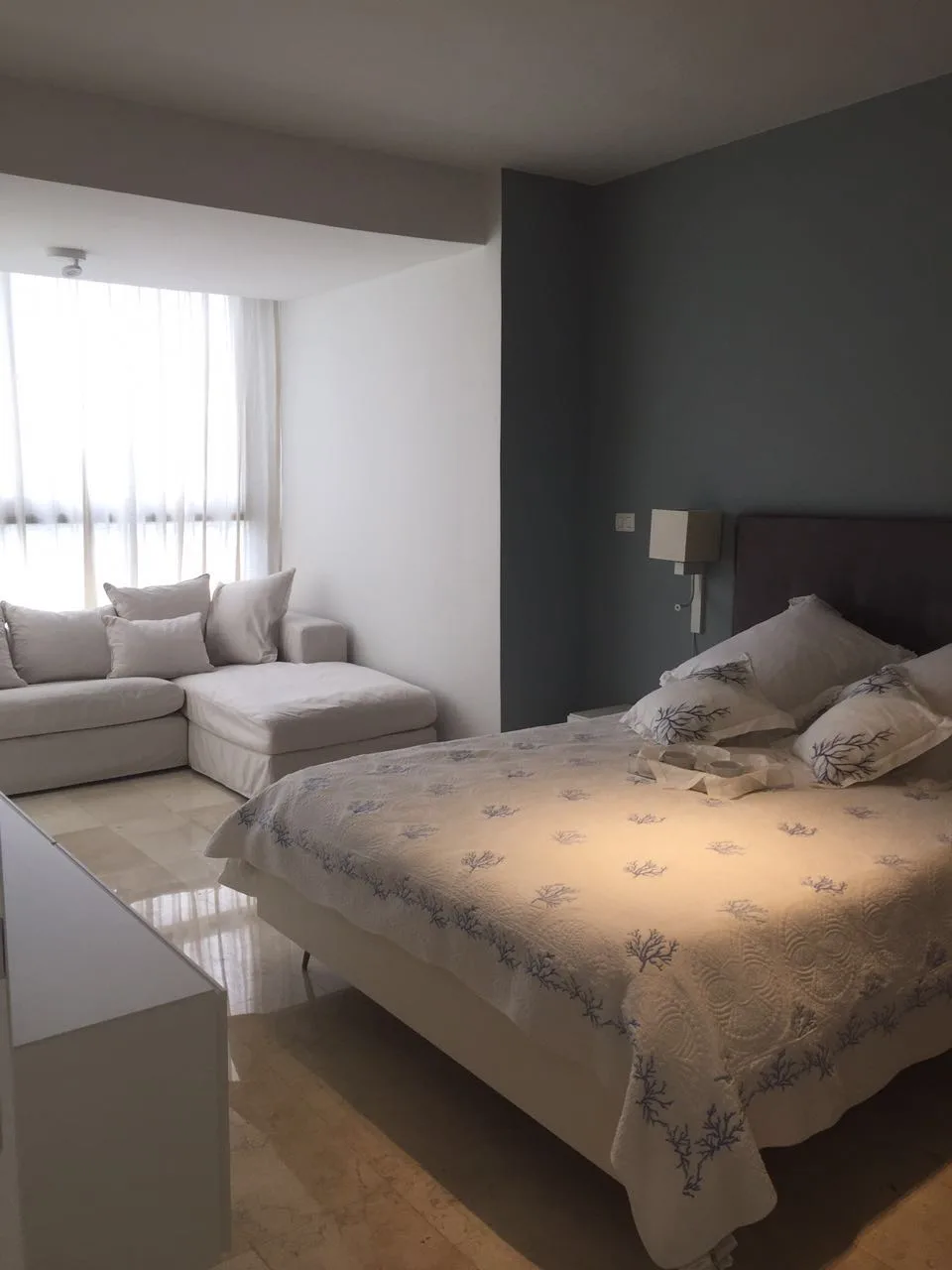 Alquilo apartamento en torre yoo piso medio full amoblado — 3