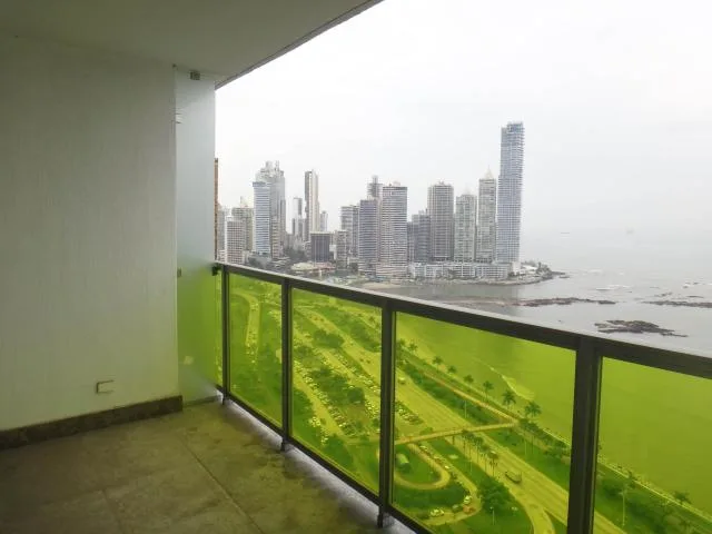 Jlmp # 16-1948 se vende bello apartamento ubicado en la exclusiva av. balboa. — 2