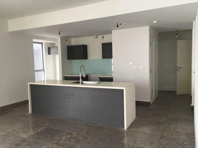 Jlmp # 16-1948 se vende bello apartamento ubicado en la exclusiva av. balboa. — 5