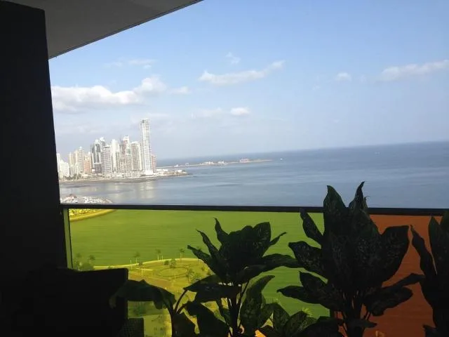 Jlmp# 16-572 en venta bello apartamento en la av. balboa — 3