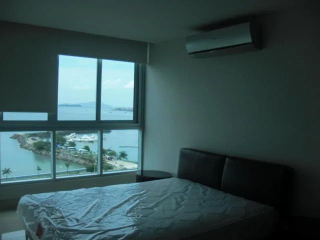 Alquiler comodo apartamento con vista al mar avenida balboa — 2