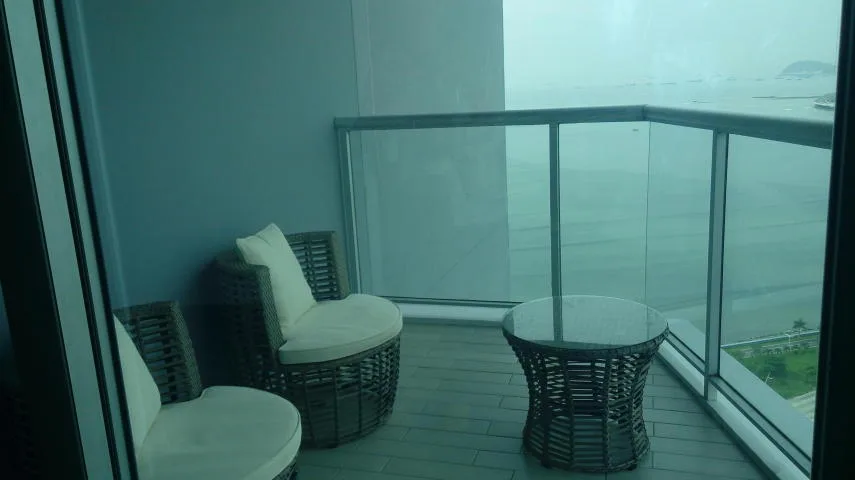 Alquiler moderno apartamento con vista al mar, 2 balcones — 3