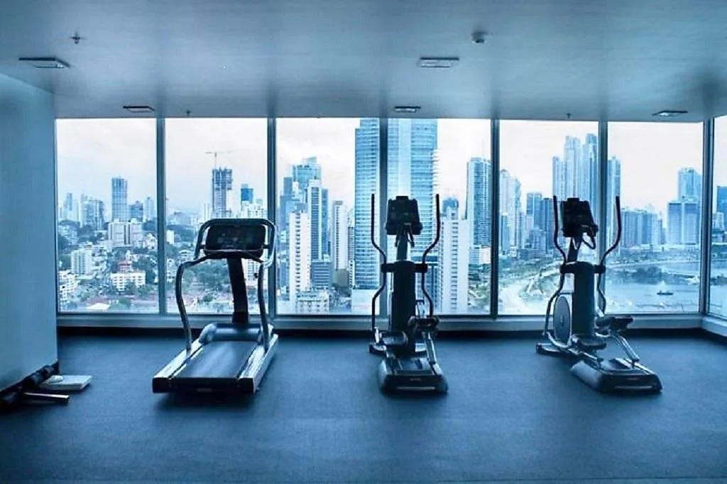 Se alquila apartamento 101m2 en panamÃ¡, av. balboa tlf .rtq — 2