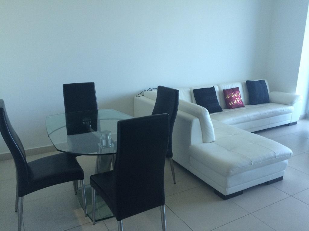 Se alquila apartamento 101m2 en panamÃ¡, av. balboa tlf .rtq