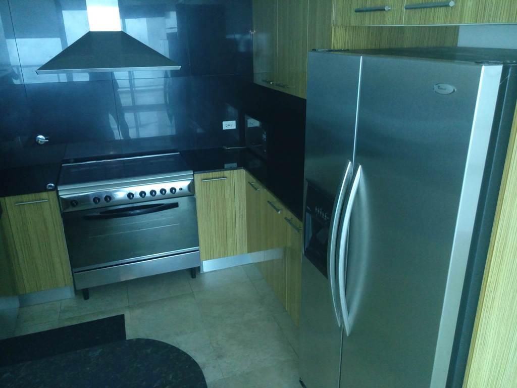 Se alquila apartamento 163m2 en panama ave balboa tlf .rtq