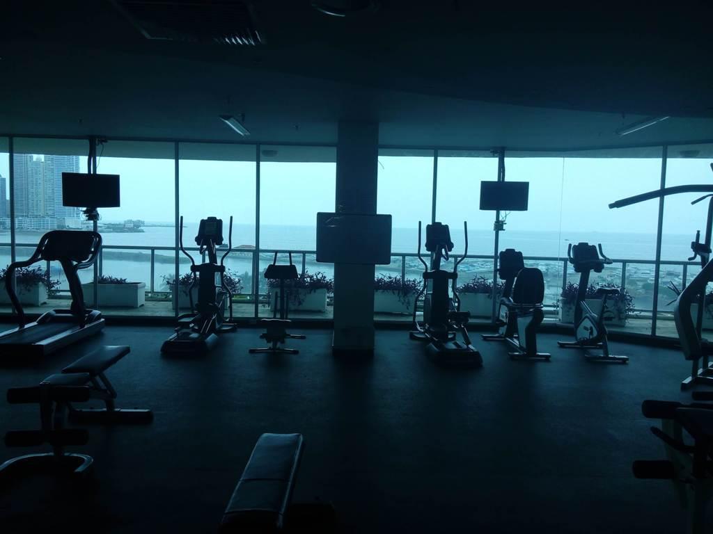 Se alquila apartamento 163m2 en panama ave balboa tlf .rtq
