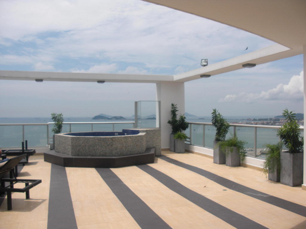 Se alquila apartamento 100m2 en panamÃ¡ av balboa.rtq