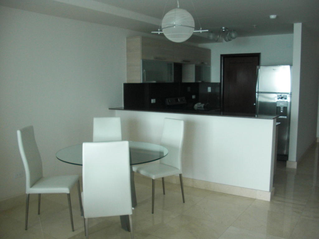 Se alquila apartamento 100m2 en panamÃ¡ av balboa.rtq