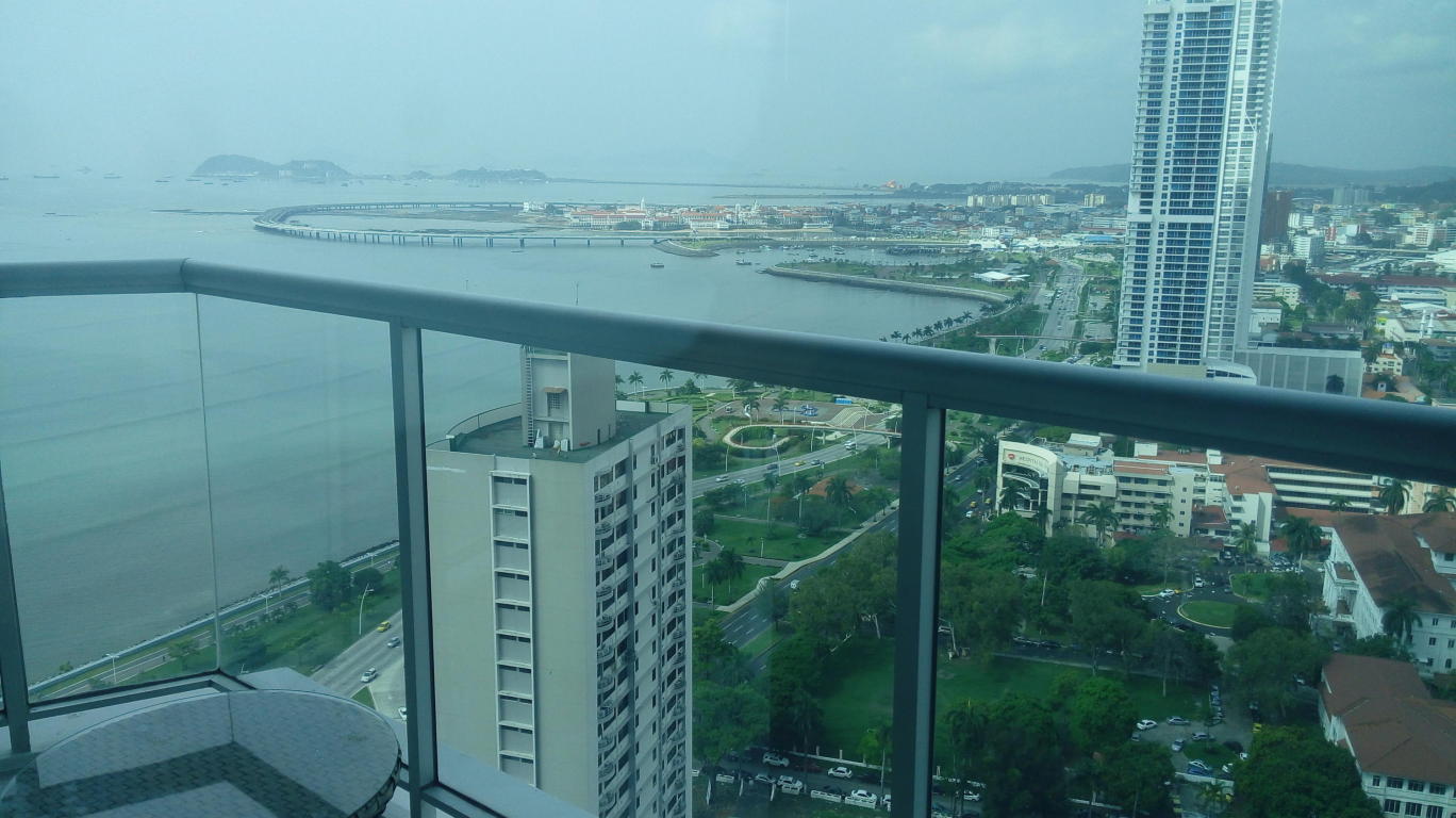 Se alquila apartamento 133m2 en panamÃ¡, av balboa tlf .rtq