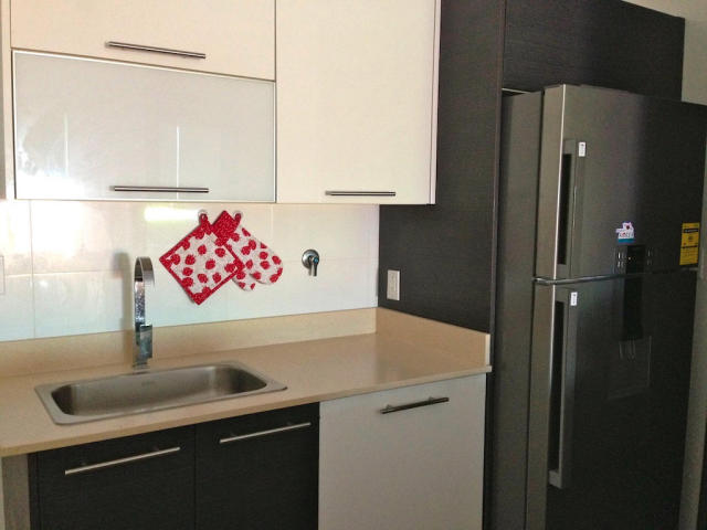 Se alquila excelente apartamento en avenida balboa.