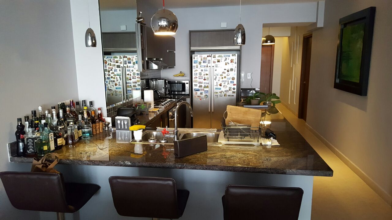 Se alquila hermoso apartamento frente al mar y amoblado