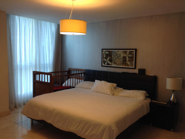 Beautiful 2 bedroom apartment for sale in av. balboa