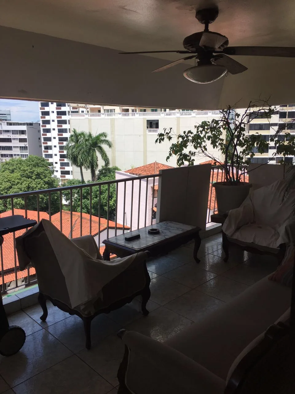 Se vende amplio apartamento remodelado — 2