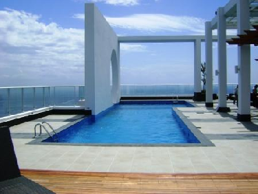Se alquila apartamento amoblado frente al mar
